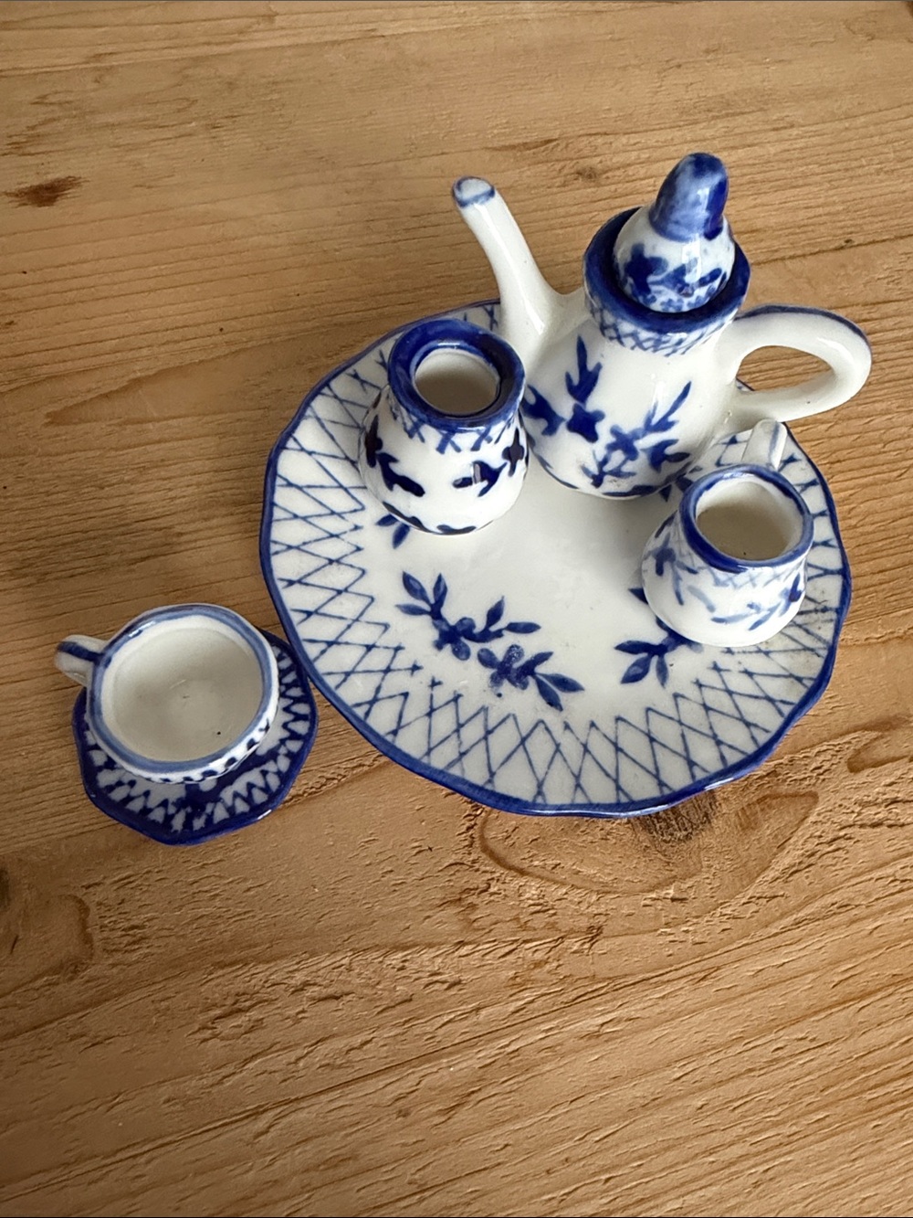 Mini Small Porcelain Tea Set - Picture 3 of 9
